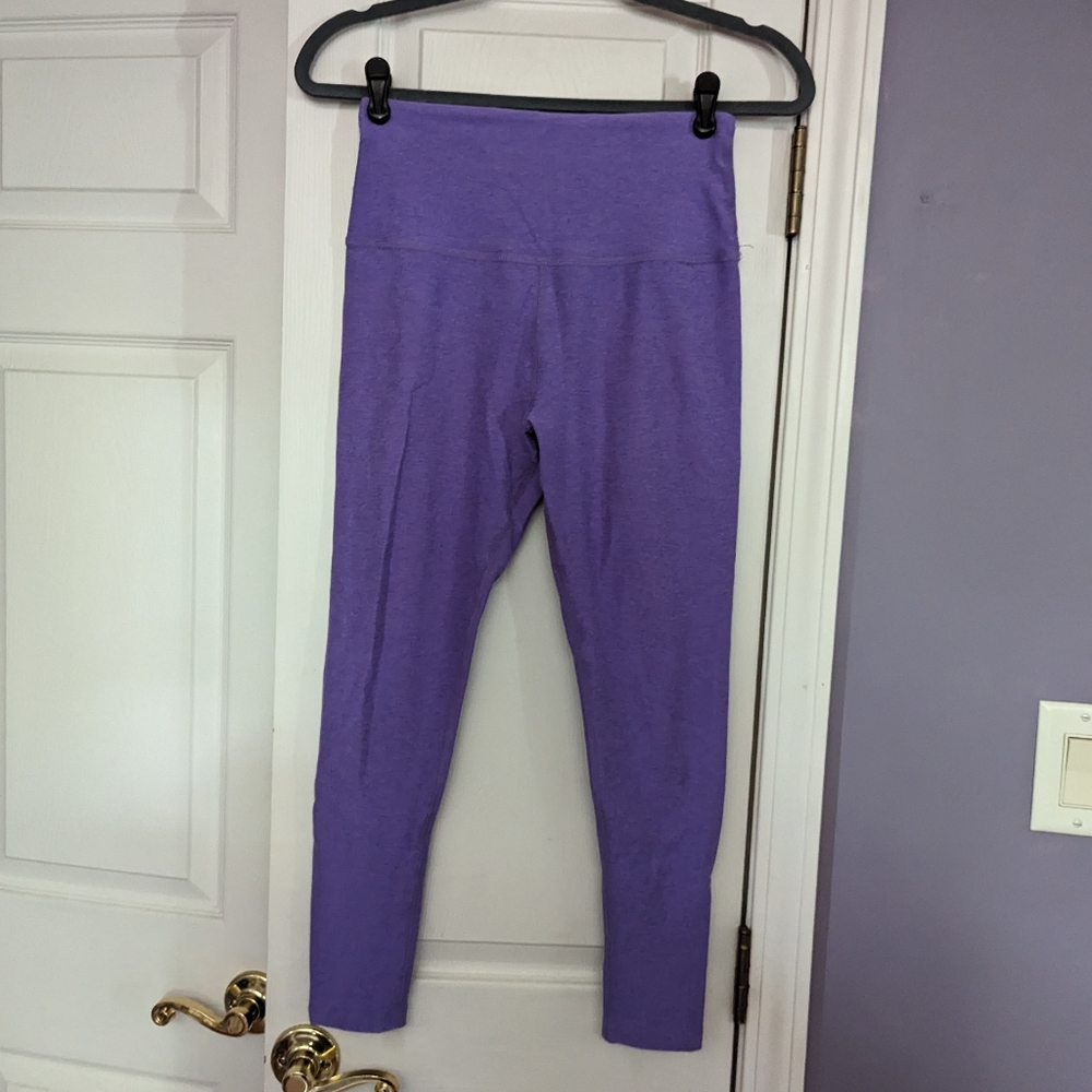 Beyond Yoga Medium Amethyst Leggings